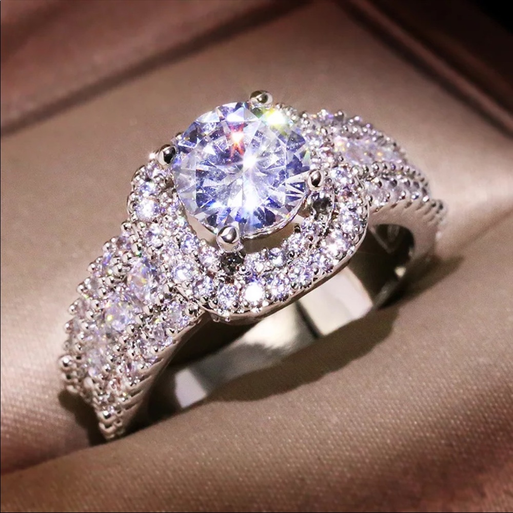 New Luxury 925 Silver Engagement Diamond Ring - Picture 4 of 5